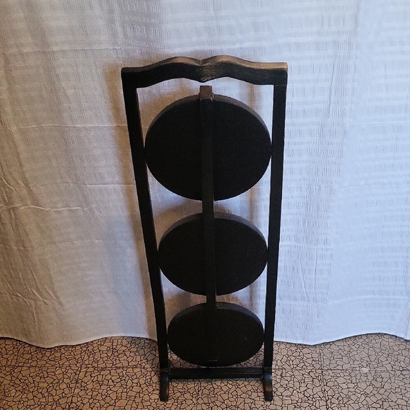 Wooden Folding Pie Stand with Artistic Design - Picture 3 of 6